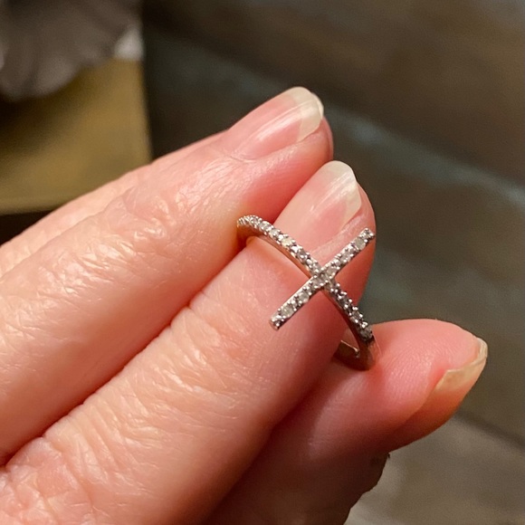 Diamond cross ring - Picture 3 of 7